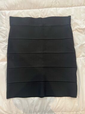 BCBG MAXAZRIA Classic Black Bandage Pencil Skirt - Women size Large